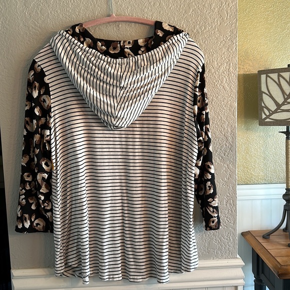 Brand-“ Vision” cute top with hood size L., soft,thin & flowing cute with jeans - Picture 7 of 8